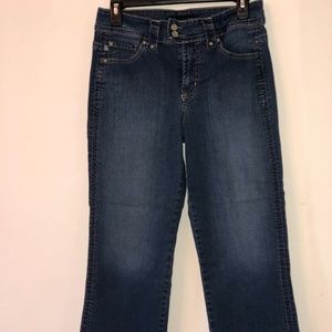 Womens designer Bandolinoblu denim capri